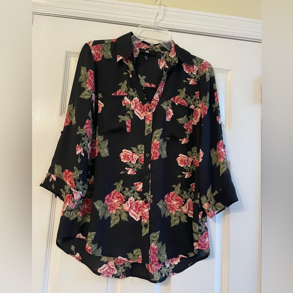 Iz Byer Black Floral Blouse- like new! - Picture 6 of 6